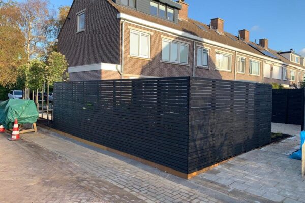 Refracon Bouw Velsen-Noord Houtwerk voor in de tuin